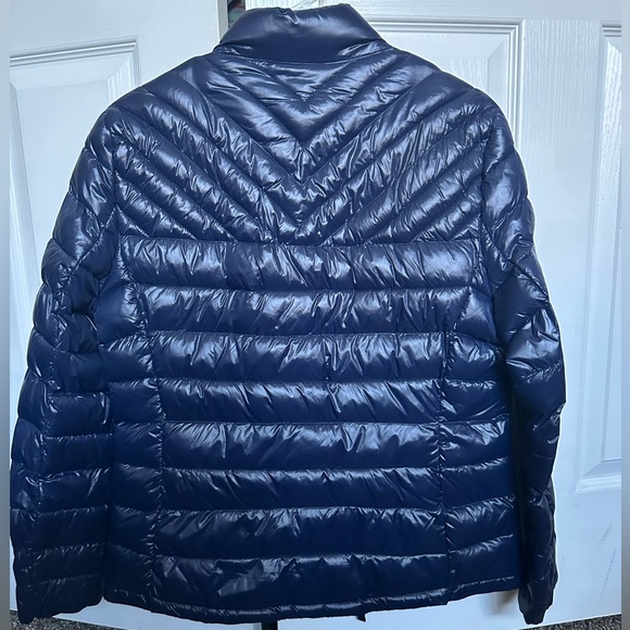 Gap Women’s PrimaLoft® Luxe Lightweight puffer jacket
Navy Blue size Large - Picture 3 of 6